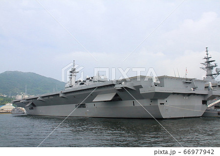 海上自衛隊 呉基地に停泊している護衛艦『かが』 海上自衛隊 呉基地に停泊している護衛艦『かが』 66977942
