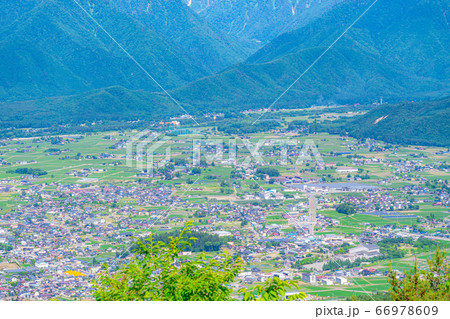 鷹狩山展望台から見た大町市 【長野県】 鷹狩山展望台から見た大町市 【長野県】 66978609