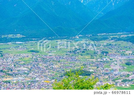 鷹狩山展望台から見た大町市 【長野県】 鷹狩山展望台から見た大町市 【長野県】 66978611