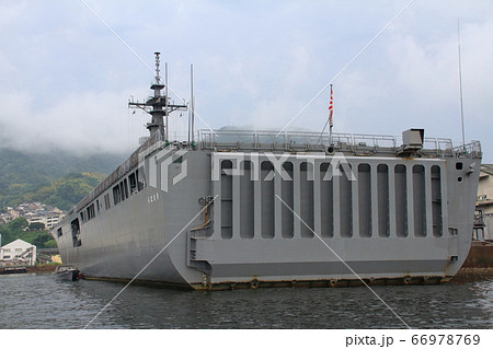 海上自衛隊 呉基地に停泊している輸送艦『くにさき』 66978769