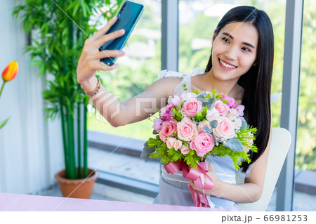 Valentine's day concept,Selfie of Happy of smiling 66981253