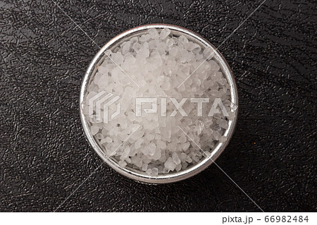 ヒマラヤ岩塩　Crystal of rock salt  66982484