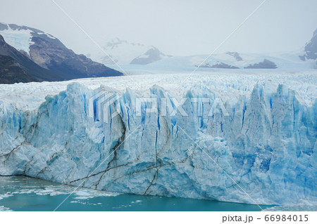 ペリトモレノ氷河 66984015