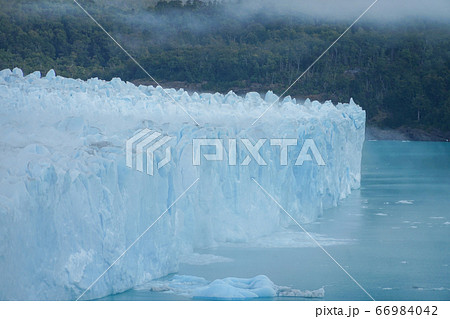 ペリトモレノ氷河 66984042