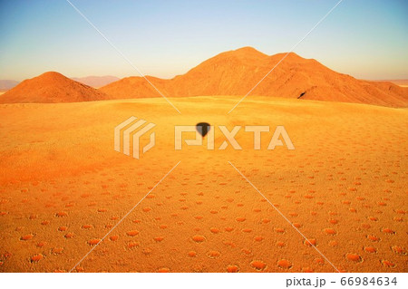 ナミブ砂漠のミステリーサークルの写真素材