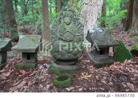 修那羅山安宮神社　石神仏　千手観音 66985730