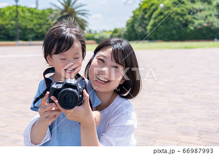 夏休みの家族 66987993