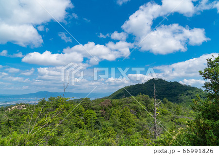 北峰縦走線の岩稜からの景色（金勝アルプス） 66991826