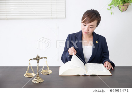女性弁護士 女性弁護士 66992471