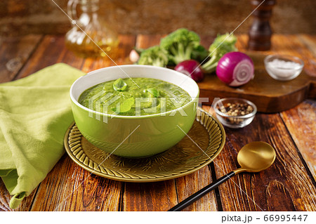 A bowl with delicious vegan broccoli cream soup 66995447