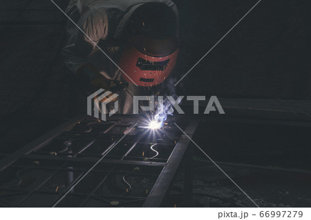 Man wear glove and goggles working with arc 66997279