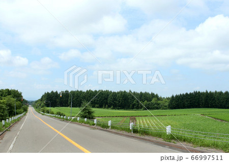 北海道直線道路 直線道路の写真素材