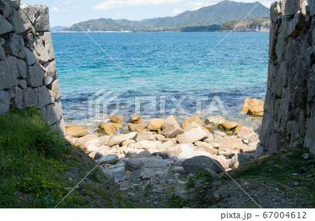 萩城址の石垣と萩湾の景色 萩城址の石垣と萩湾の景色 67004612