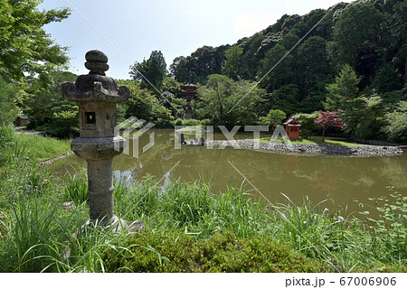 浄瑠璃寺 本堂から三重塔を望む 浄瑠璃寺 本堂から三重塔を望む 67006906