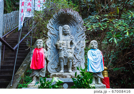 金峯山寺から脳天大神へ向かう参道途中の身代り不動尊(奈良県吉野郡吉野町吉野山) 金峯山寺から脳天大神へ向かう参道途中の身代り不動尊(奈良県吉野郡吉野町吉野山) 67008416
