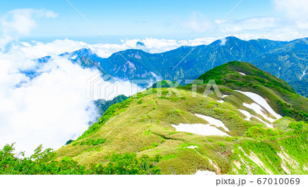 雨飾山山頂の風景（笹平を望む） 67010069