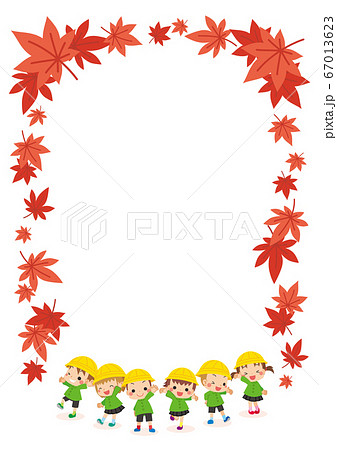 可愛い幼稚園の子どもたちと紅葉フレーム 可愛い幼稚園の子どもたちと紅葉フレーム 67013623