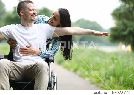 Green path in park 67022776