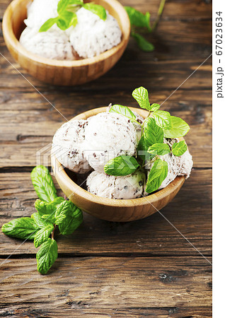Sweet ice cream with mint and chocolate Sweet ice cream with mint and chocolate 67023634