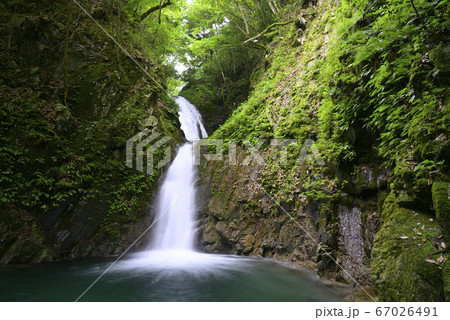 識蘆の滝（しきろのたき）滋賀県東近江市永源寺 67026491