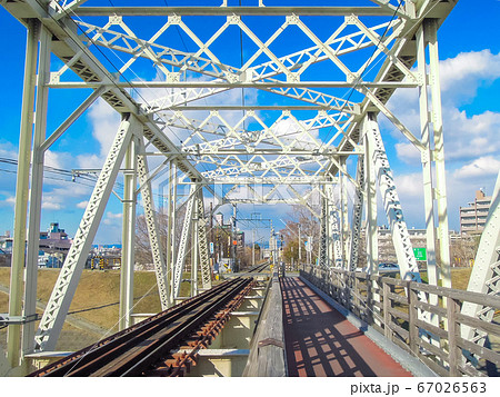 淀川橋梁 (おおさか東線) 通称「赤川鉄橋」は人も渡れる珍しい鉄道橋でした 淀川橋梁 (おおさか東線) 通称「赤川鉄橋」は人も渡れる珍しい鉄道橋でした 67026563