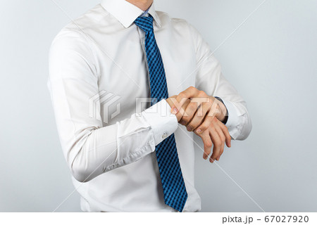 手首 痛み 苦痛 67027920