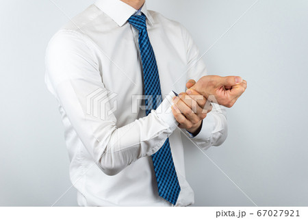 手首 痛み 苦痛 67027921