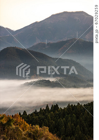 紅葉と雲海 67029259