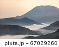 早朝の雲海 67029260