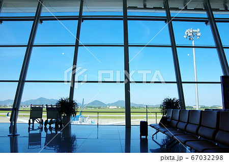 ノイバイ国際空港（ベトナム・ハノイ）の搭乗ロビー 67032298