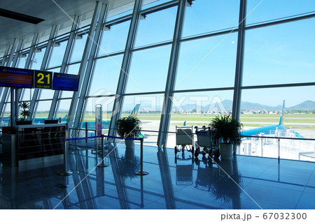 ノイバイ国際空港（ベトナム・ハノイ）の搭乗ロビー 67032300