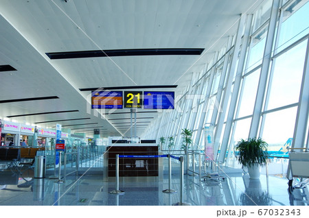 ノイバイ国際空港（ベトナム・ハノイ）の搭乗ロビー 67032343