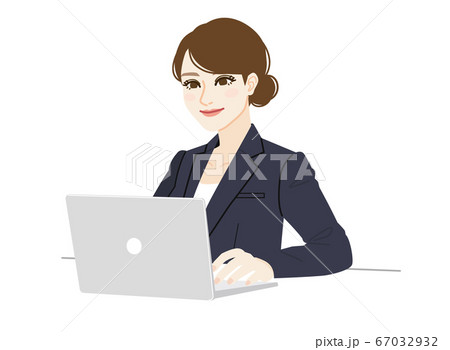 デスクワークをする女性 67032932