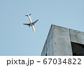 ビルと飛行機 67034822