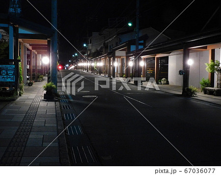 街灯は続くよどこまでも 67036077