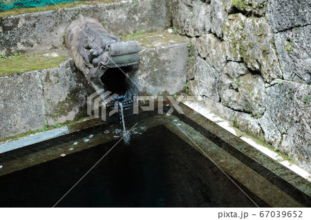 沖縄観光地「首里城公園の龍樋」 沖縄観光地「首里城公園の龍樋」 67039652