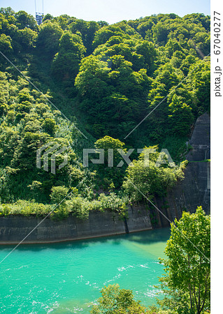 奥清津発電所 二居ダム 清津川 新緑の景色 新潟県 奥清津発電所 二居ダム 清津川 新緑の景色 新潟県 67040277