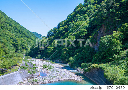 奥清津発電所　二居ダム　清津川　新緑の景色　新潟県　 67040420