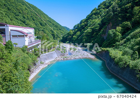 奥清津発電所 二居ダム 清津川 新緑の景色 新潟県 奥清津発電所 二居ダム 清津川 新緑の景色 新潟県 67040424