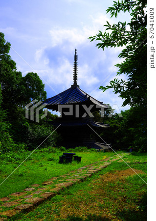 滋賀県近江八幡市、安土城の風景、三重の塔【6月】 67041009