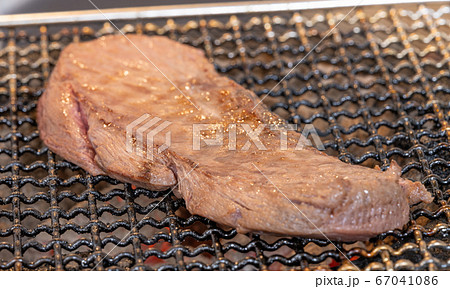 牛タンステーキ(アメリカ産)の炭火焼き 牛タンステーキ(アメリカ産)の炭火焼き 67041086