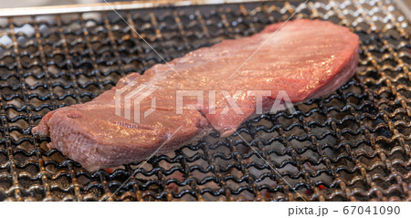 牛タンステーキ(アメリカ産)の炭火焼き 牛タンステーキ(アメリカ産)の炭火焼き 67041090