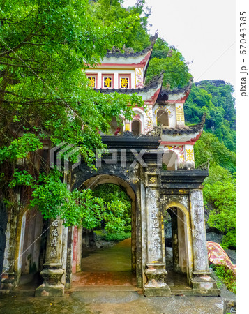 Hang Mua Pagoda in Ninh Binh, Vietnam Hang Mua Pagoda in Ninh Binh, Vietnam 67043385