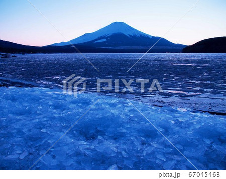 冬の富士山 67045463
