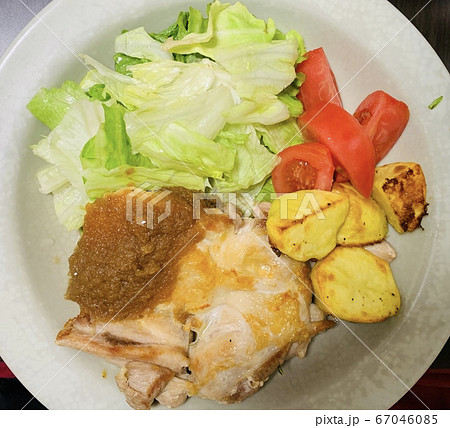 ダイエット中の食事 67046085