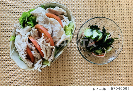 ダイエット中の食事 67046092