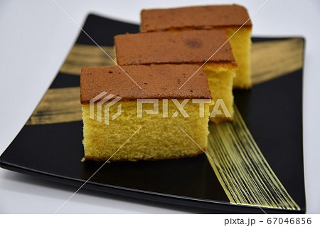 カステラと和皿 67046856