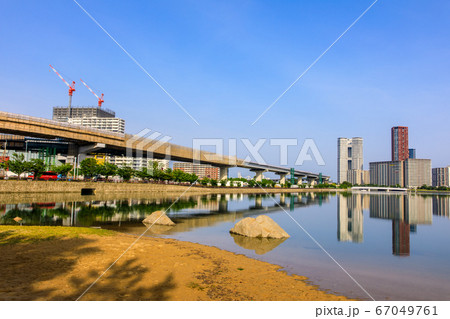 御島水域の朝風景（香椎海岸遊歩道　アイランドシティ）　【福岡市東区】 67049761