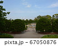 横浜みなとみらい　みなとの見える丘公園　ベイブリッジと花壇 67050876