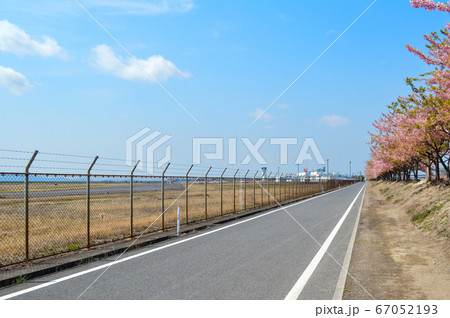 飛行場のフェンス 67052193